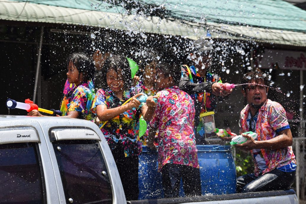 泰旅游业进帐2亿 逾百万游客泼水节狂欢