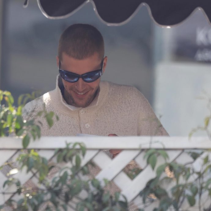 海莉被爆取消关注老公 小贾被疑婚姻再亮红灯