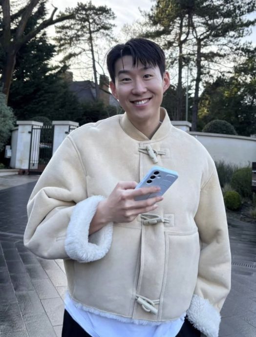 满手代言远超BLACKPINK IU被福布斯认证最吸金