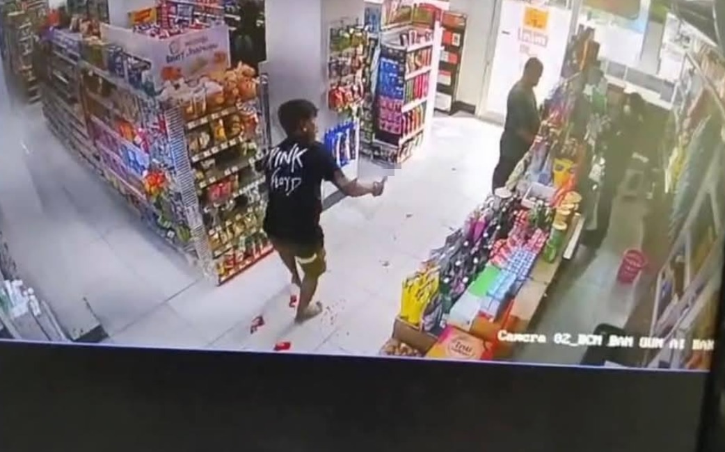 炒粿条误加这东西惹出祸!男子挥刀自残血洒便利店