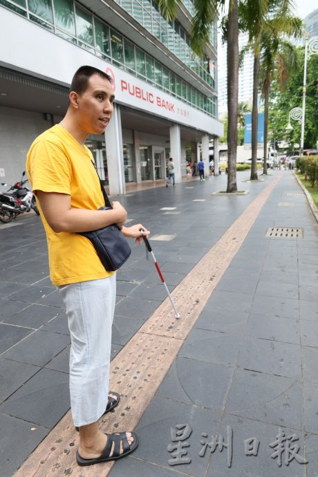 焦点（4月2日）：导盲砖01（摄影：谭湘璇）