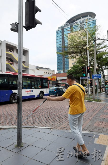 焦点（4月2日）：导盲砖01（摄影：谭湘璇）