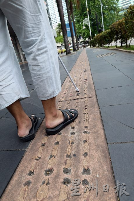 焦点（4月2日）：导盲砖01（摄影：谭湘璇）