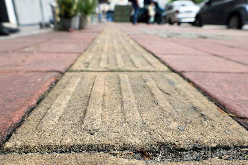 焦点（4月2日）：导盲砖01（摄影：谭湘璇）