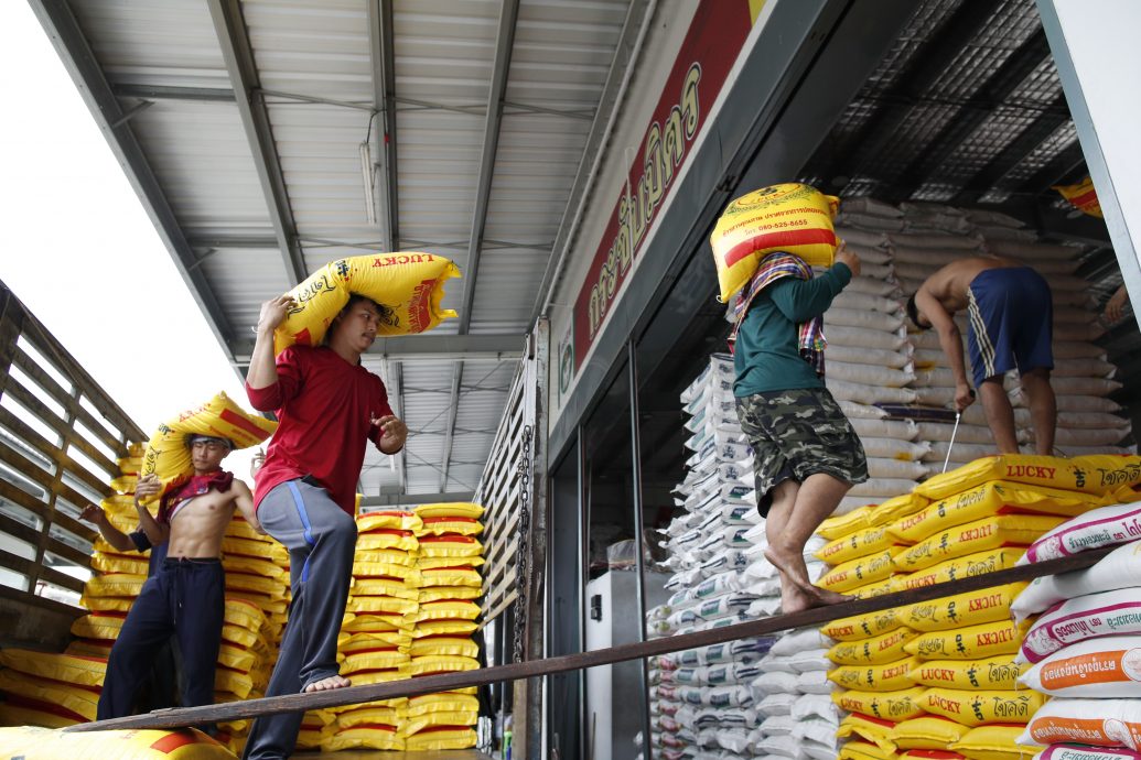 特朗普关税威胁 泰国米商稻农苦上加苦