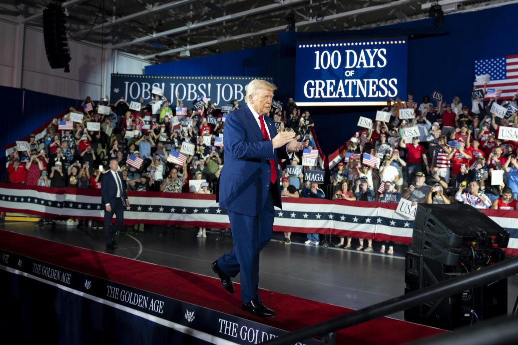 特朗普执政百日 支持者赞行动迅速“干得出色”