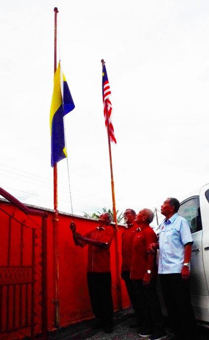 玻州旗降半旗一天,以示哀悼阿都拉