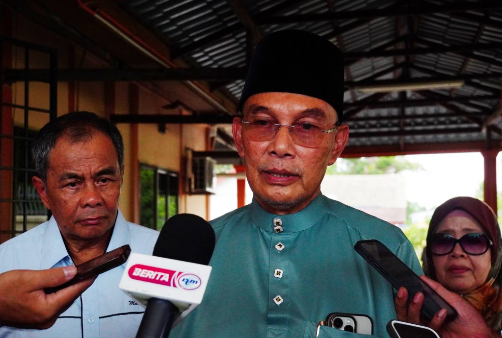 玻州旗降半旗一天,以示哀悼阿都拉