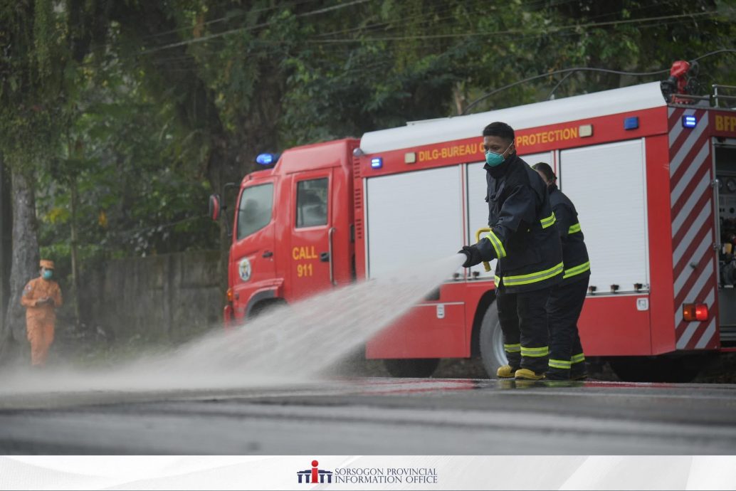 看世界 菲律宾布卢桑火山喷发 当局调高警戒等级