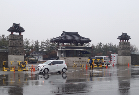 看世界 二中国游客擅摄韩国战机被捕 一人供称父亲系公安