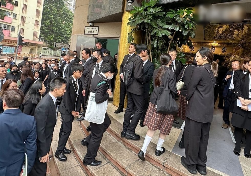 看世界)李兆基逝世在香港殡仪馆设灵政商界人士到场致祭