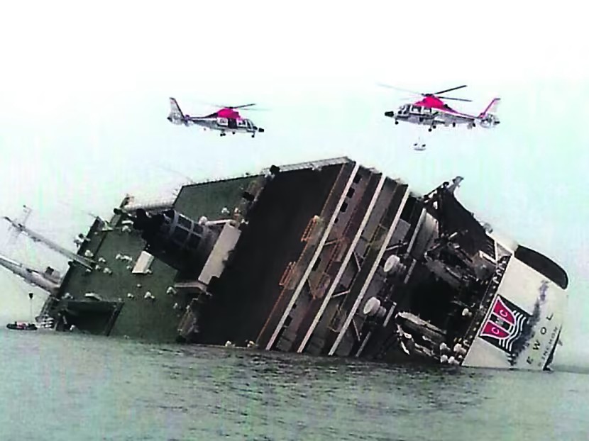 看世界/韩国世越号沉船案裁舵机故障肇祸　货物超载加剧倾斜