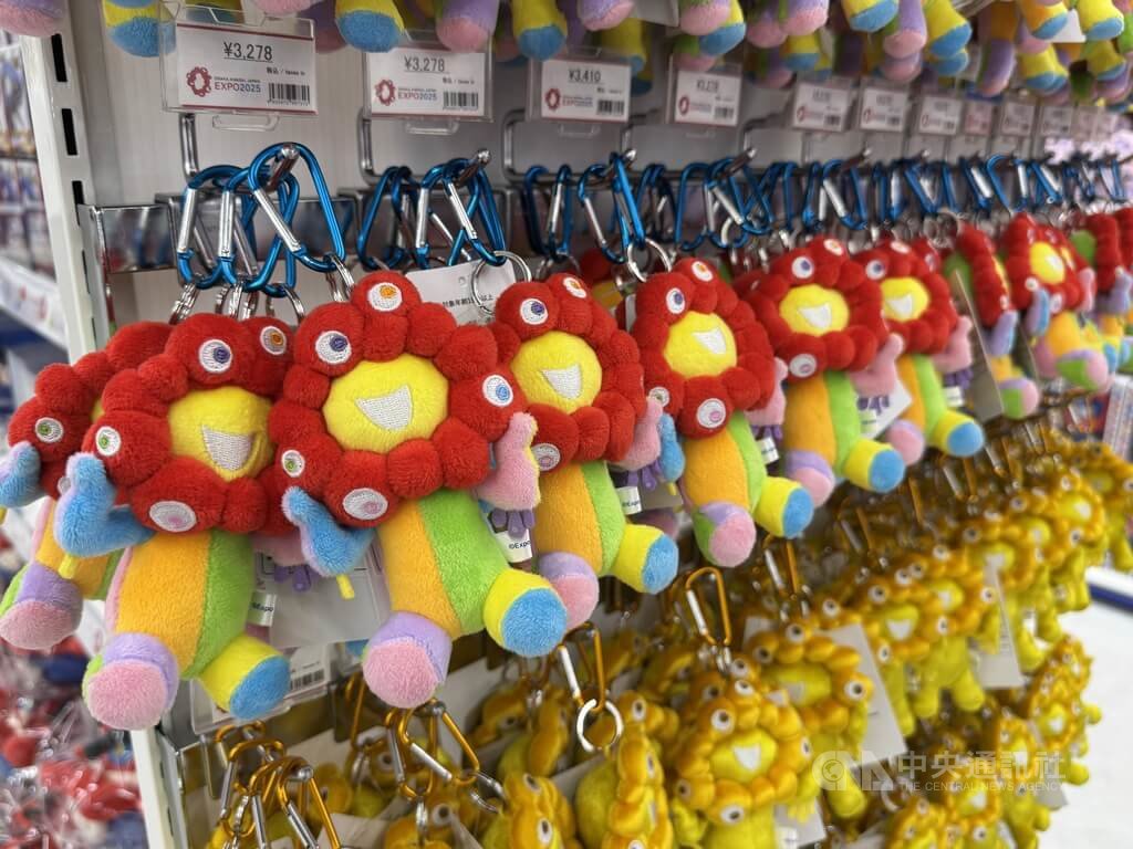 **看世界**：大阪世博周边创意无极限 丑萌“脉脉”要你打开荷包