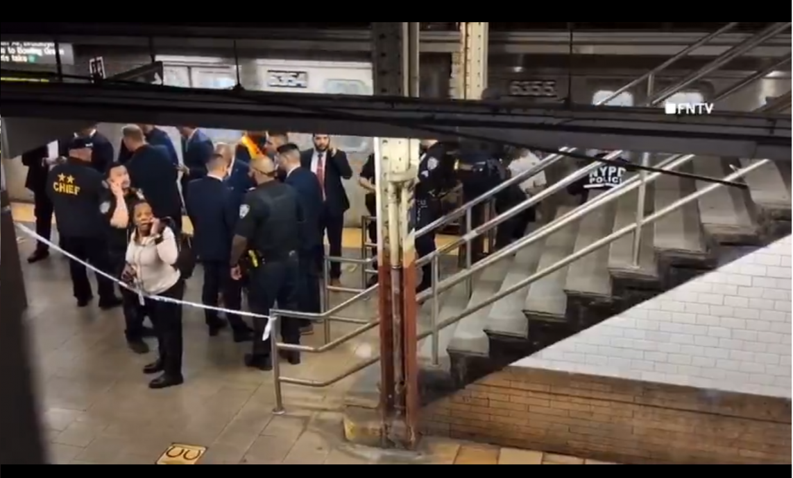 纽约地铁站命案 疑因鞋子被踩爆争执 男子被刺死
