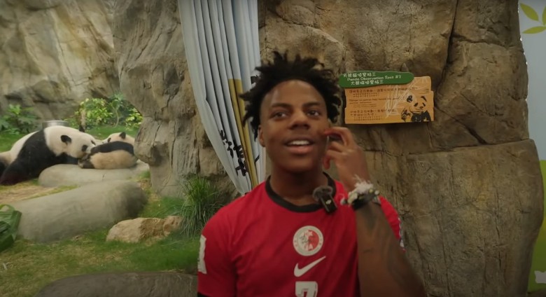 网红甲亢哥香港行 鹅颈桥体验打小人 搭叮叮与粉丝互动