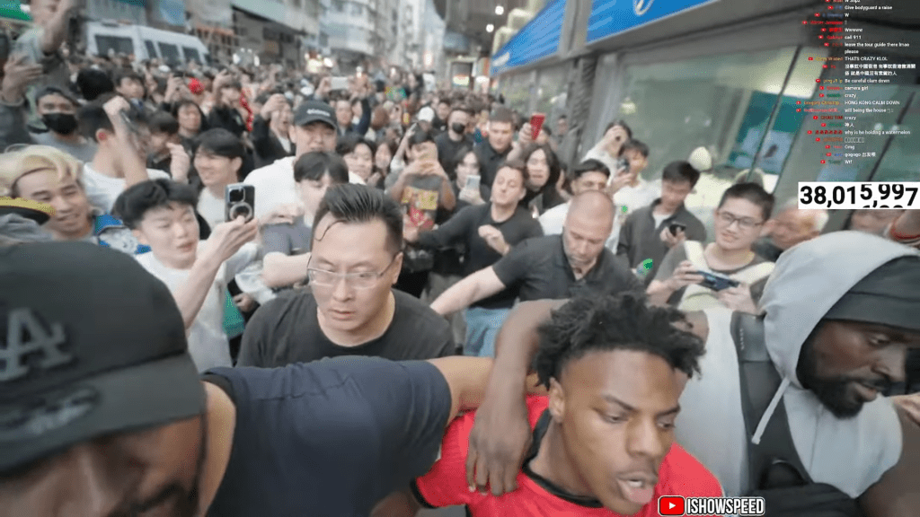 网红甲亢哥香港行 鹅颈桥体验打小人 搭叮叮与粉丝互动