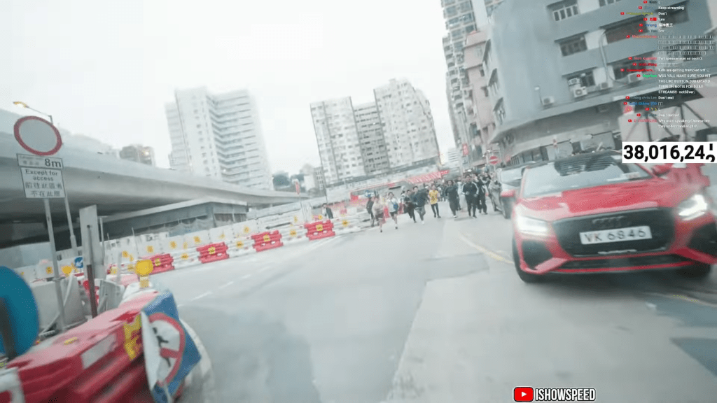 网红甲亢哥香港行 鹅颈桥体验打小人 搭叮叮与粉丝互动