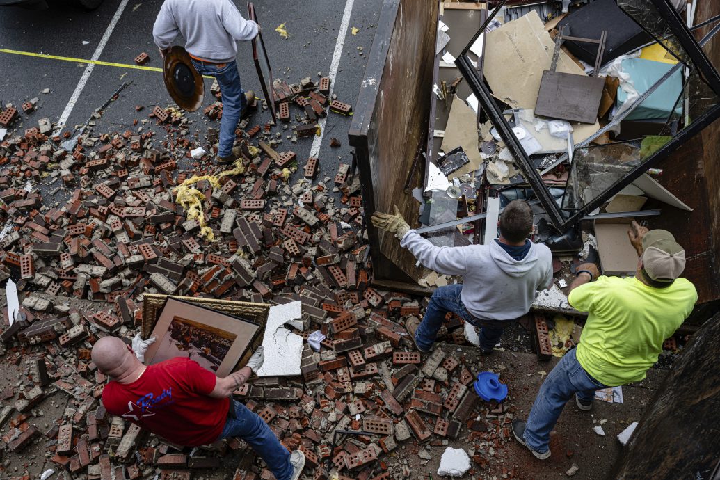 美国中部及南部遭龙卷风吹袭酿至少7死 气象局:或现百年一遇雨灾