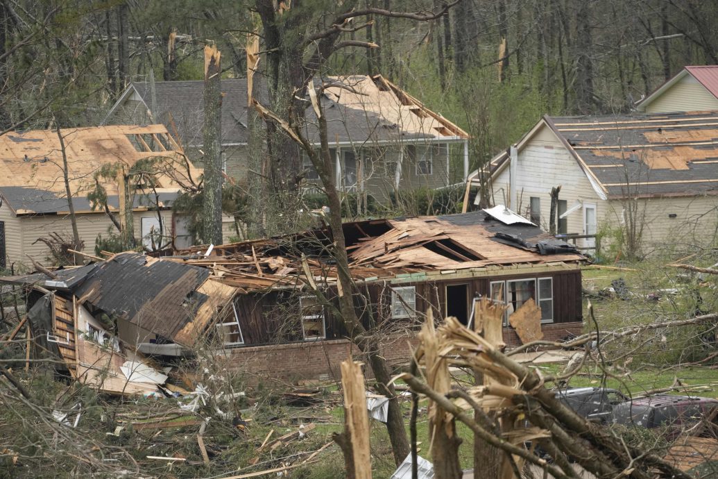 美国中部及南部遭龙卷风吹袭酿至少7死 气象局:或现百年一遇雨灾