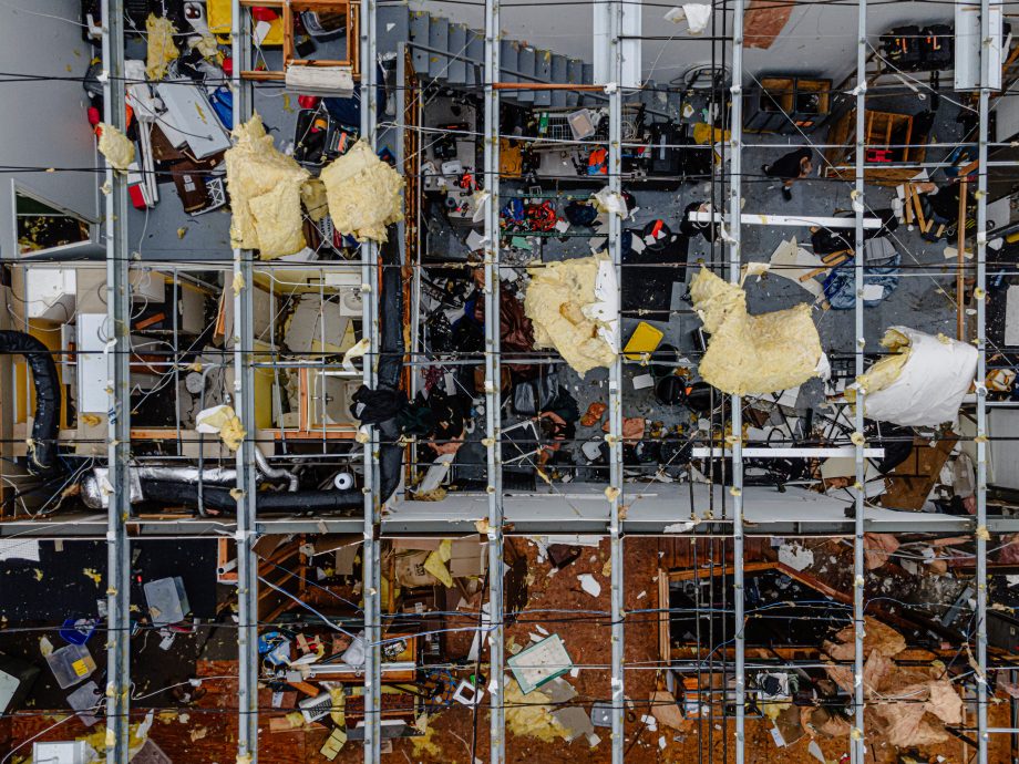 美国中部及南部遭龙卷风吹袭酿至少7死 气象局:或现百年一遇雨灾