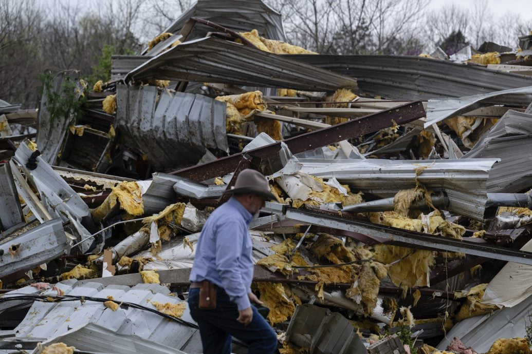美国中部及南部遭龙卷风吹袭酿至少7死 气象局:或现百年一遇雨灾