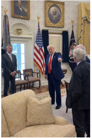 美国参议员要求SEC查特朗普是否涉内线交易 