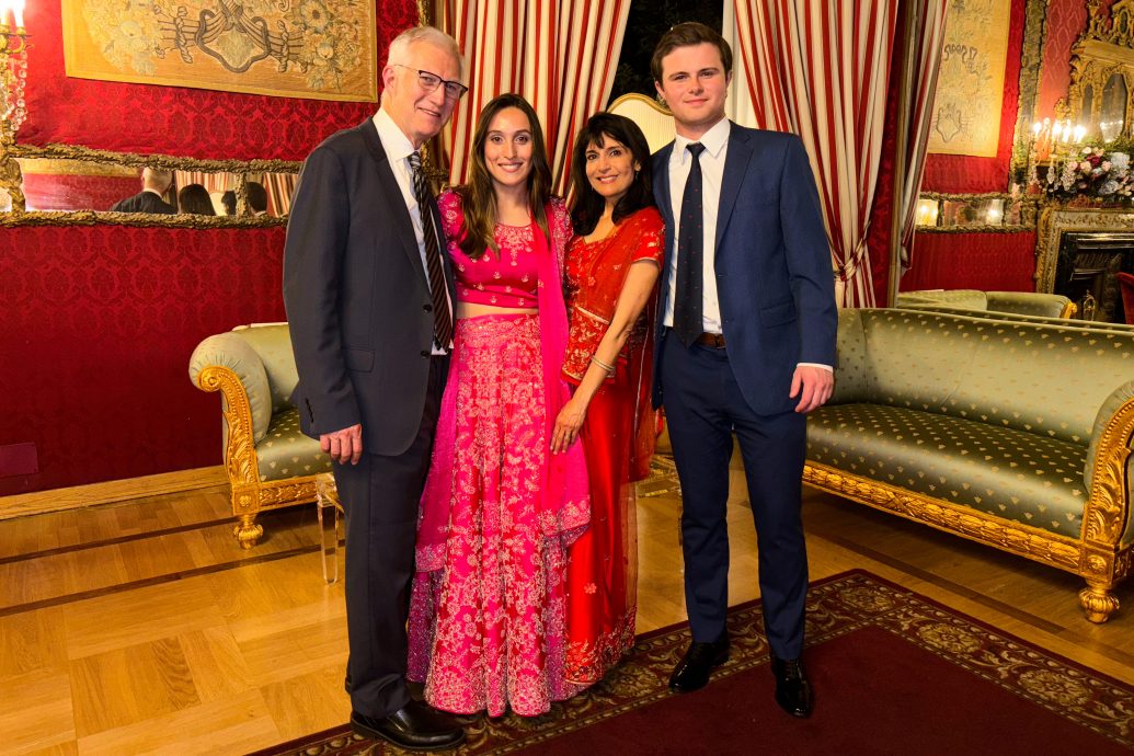 美国纽约小型飞机坠毁 机上六人全部遇难