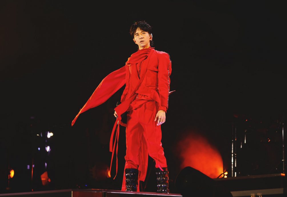 苏州演唱会险因天气取消 光良低温下开唱感动落泪