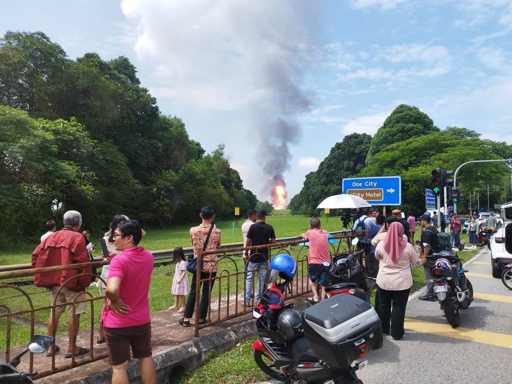 蒲种天然气管爆炸|民众请远离灾区！ 环境局派员监督空气质量