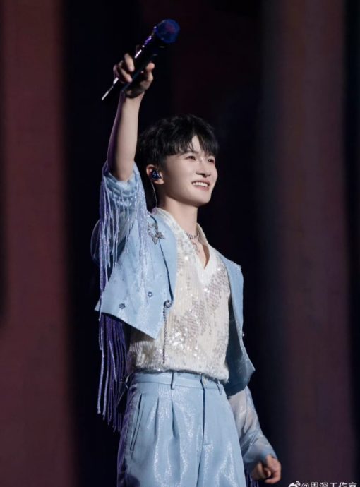 被女“生米”告白爆击心脏 周深当场腿软坐地