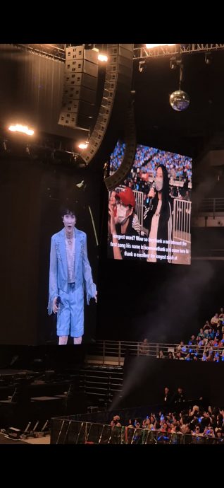 被女“生米”告白爆击心脏 周深当场腿软坐地