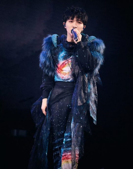 被女“生米”告白爆击心脏 周深当场腿软坐地