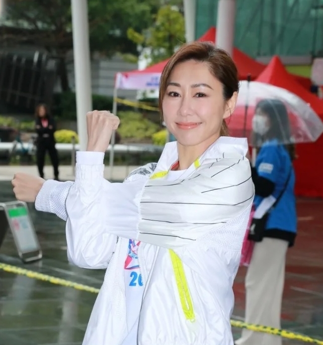 被酸配不上另一半 胡定欣收获男友甜蜜安抚