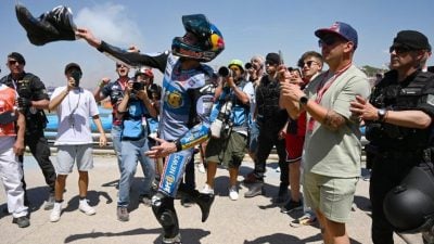 西班牙站MotoGP|哥哥马克·马奎兹早早摔车  亚历士首夺MotoGP冠军
