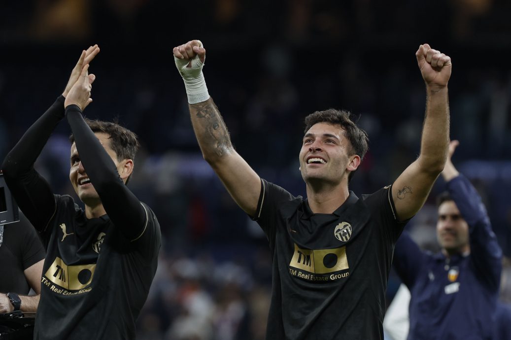 西甲|皇马意外负蝙蝠军  巴塞战平4分领跑