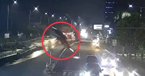 视频| 被Google地图导航老点! 印尼BMW从高架桥飞坠而下 车上2人奇迹只受轻伤