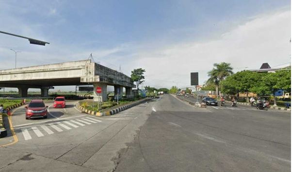 视频| 被Google地图导航老点! 印尼BMW从高架桥飞坠而下 车上2人奇迹只受轻伤