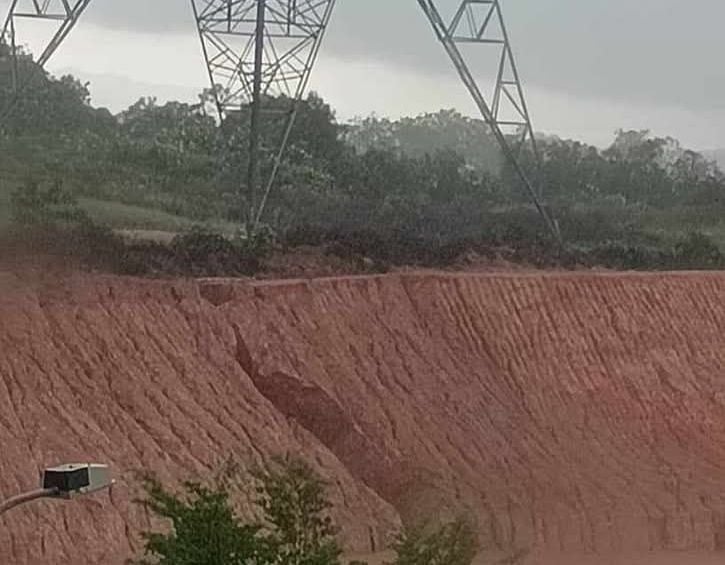 视频|土地侵蚀变压站恐倒塌 新山地南花园居民忧断电危机