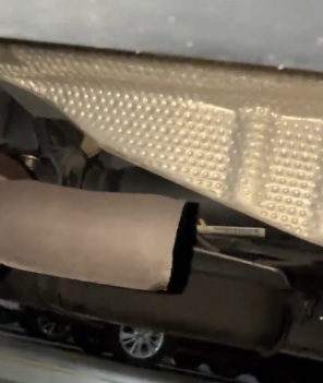 视频|女子为省钱搭LRT上下班 爱车放停车场零件惨被偷!