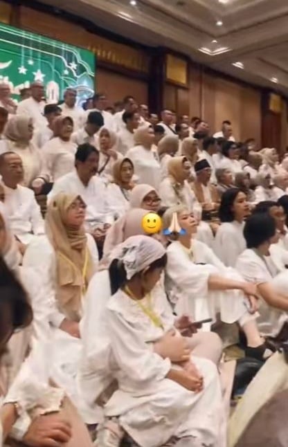 视频|家庭成员太多了！ 花1小时敬礼握手 还要挂名牌辨认