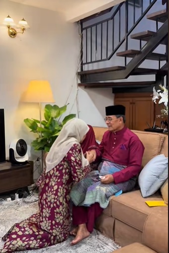 视频|混在饲主家人队伍中 蓝猫排队求宽恕 萌翻全网!