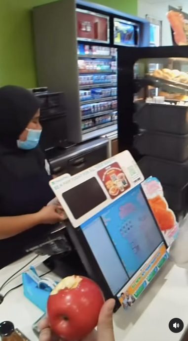 视频|用苹果刷卡付费 店员傻眼 大马魔术师:不是Apple Pay吗?