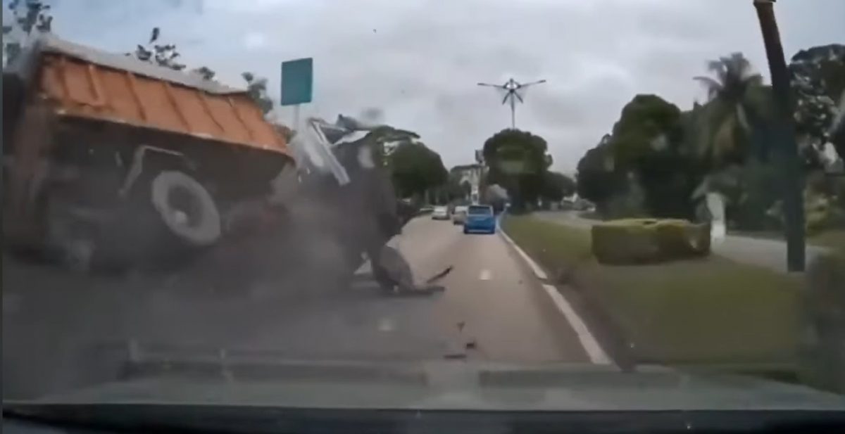 视频|突刹惹祸？轿车急停酿连环撞 罗里侧翻司机抛出车外！