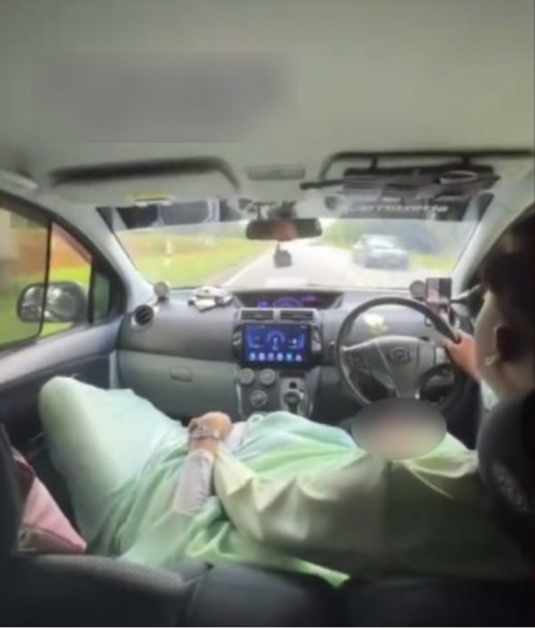视频|车内横躺司机大腿秀恩爱? 女子遭讽:准备上担架的节奏!
