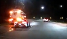 视频|迈凯伦超车不遂酿祸 卡在货车油槽车中间