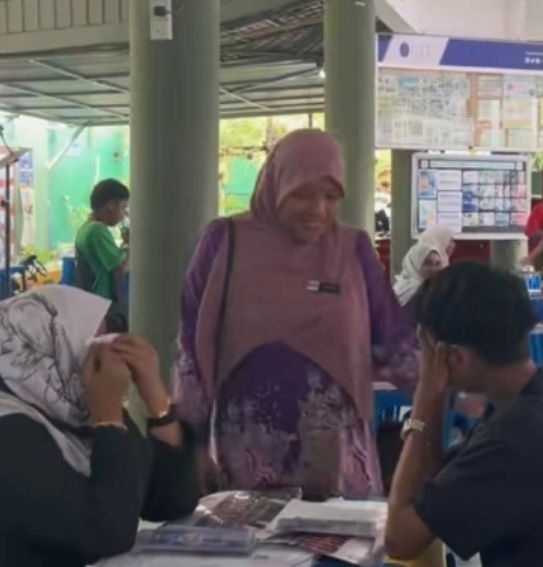 视频|SPM放榜日接获恩师噩耗 男生泪崩:我达标了,你却走了