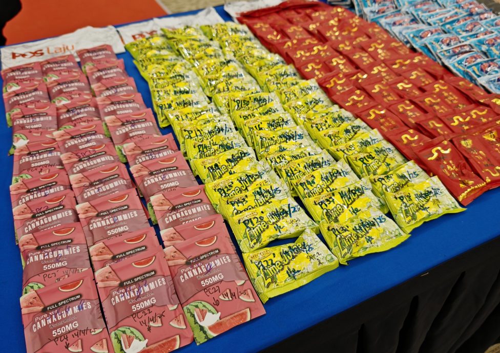 警方瓦解2个贩毒集团，破获非法毒品加工实验室，起600万毒品。