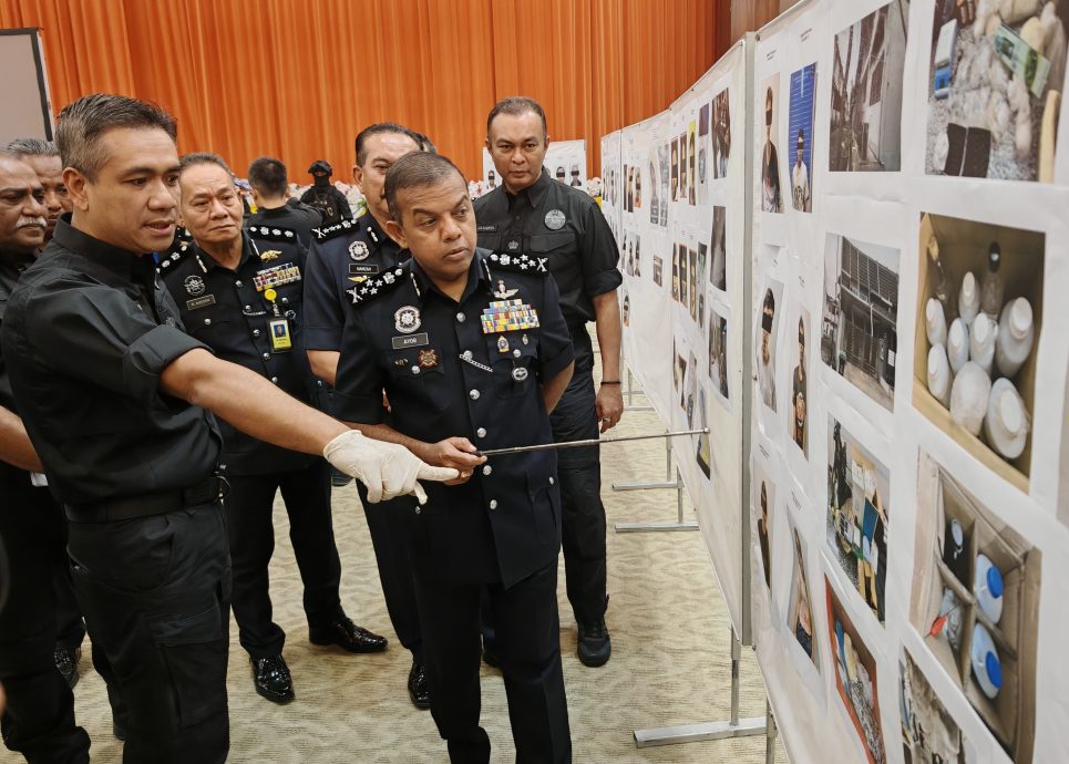 警方瓦解2个贩毒集团，破获非法毒品加工实验室，起600万毒品。