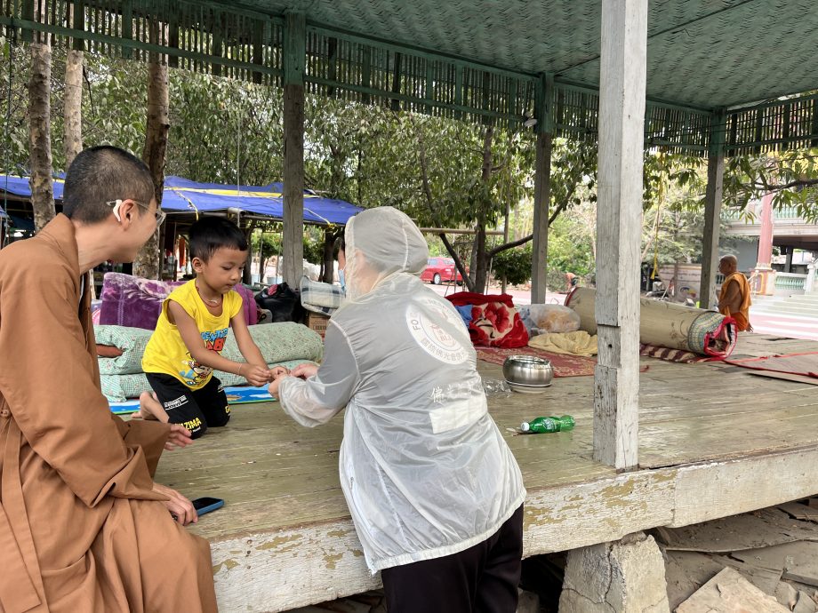 请制图集//缅甸7.7级强震|没有相机的摄影 用手机记录爱与希望