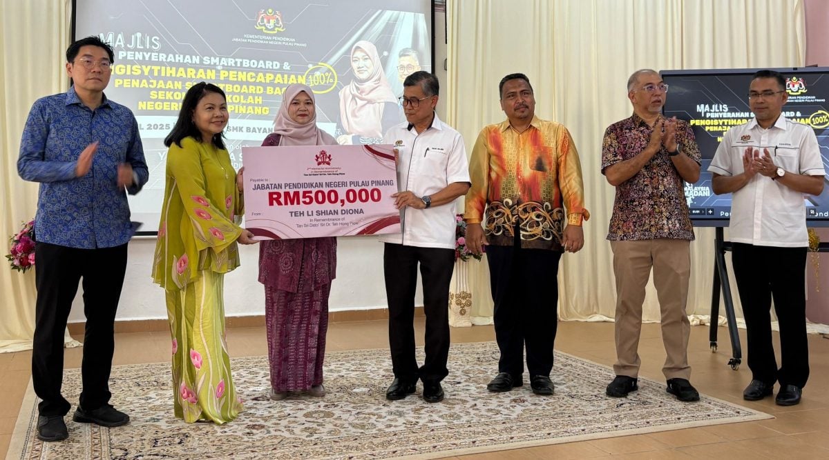 请签发(全国版)槟州成全国首个实现所有学校配备智能白板州属 教长希望2027年扩大到全国学校